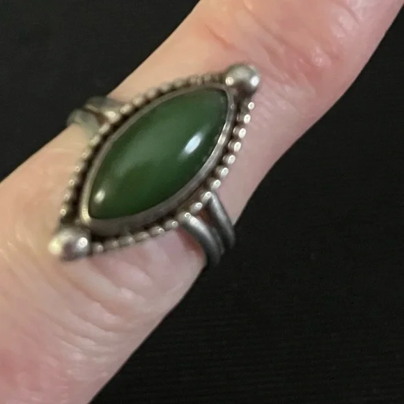 Vintage Ring Sterling Silver size 6.5 Bezel Setting Green Stone - Picture 5 of 5
